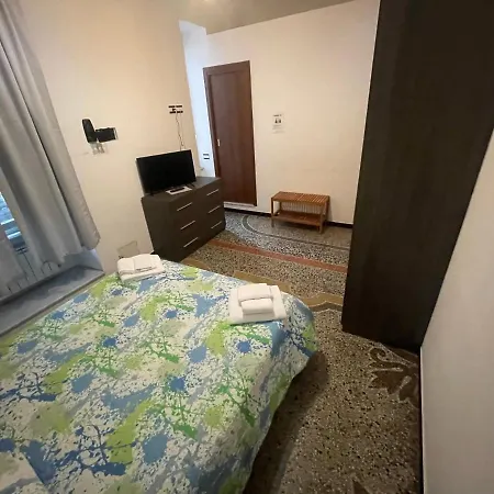 Affittacamere Fuorigrotta * Genua